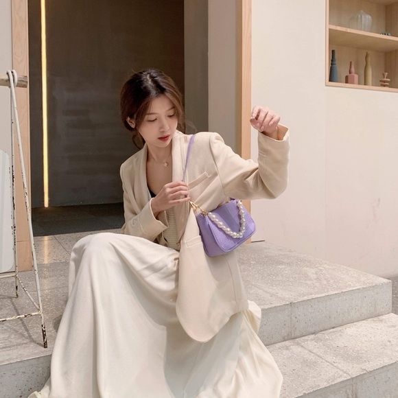 White Moonlowa Shoulder Bag with Pearl Straps💕 - Picture 10 of 10